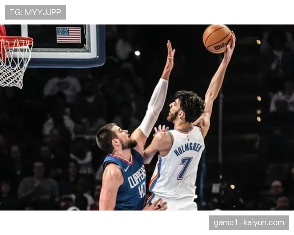 伦纳德26分6篮板3助攻高效输出，快船终结连败重返西部第八